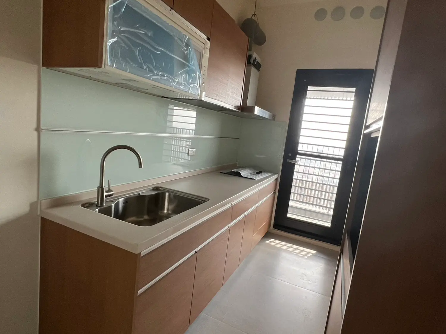 4 bedrooms apartment for rent TWD 38 000 - 45 ping - Yancheng District, Kaohsiung City slide 1