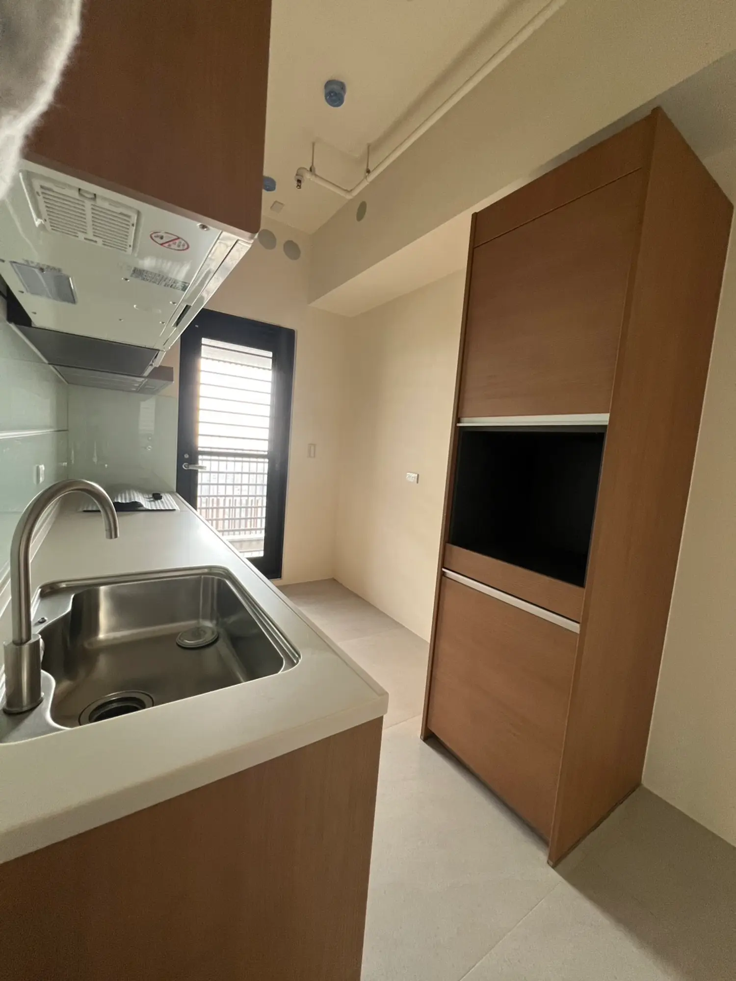 4 bedrooms apartment for rent TWD 38 000 - 45 ping - Yancheng District, Kaohsiung City slide 2