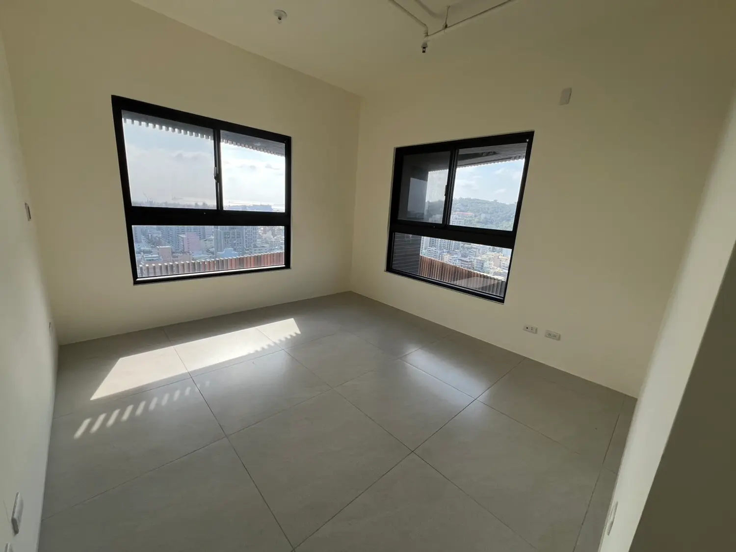 4 bedrooms apartment for rent TWD 38 000 - 45 ping - Yancheng District, Kaohsiung City slide 9