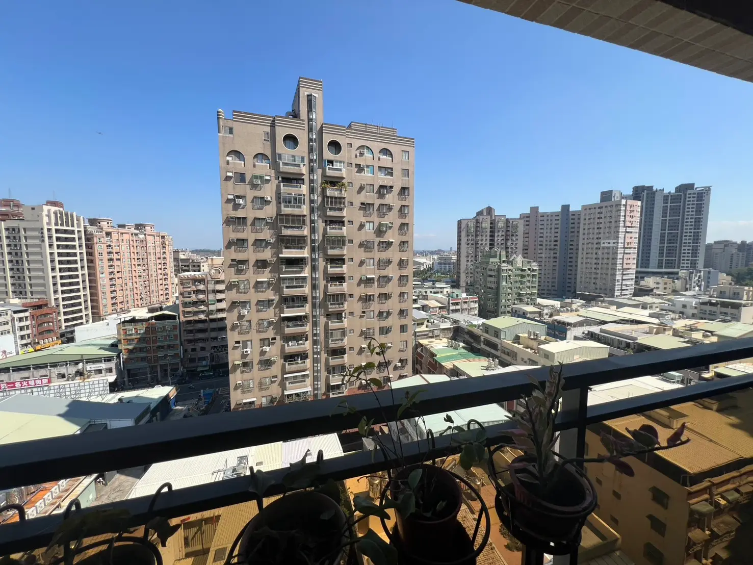 2 bedrooms apartment for rent in Sanmin District, Kaohsiung City | TWD 45 000 | 40 ping slide 11