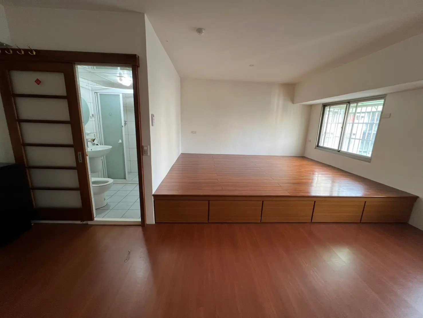 1 room apartment for rent TWD 13 000 - 12 ping - Sinsing District, Kaohsiung City slide 4