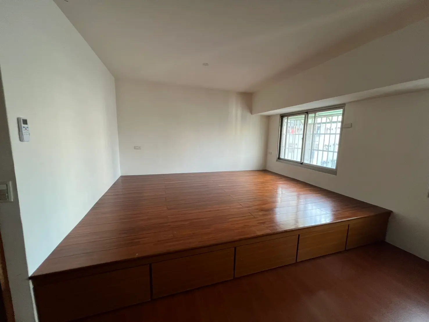 1 room apartment for rent TWD 13 000 - 12 ping - Sinsing District, Kaohsiung City slide 3
