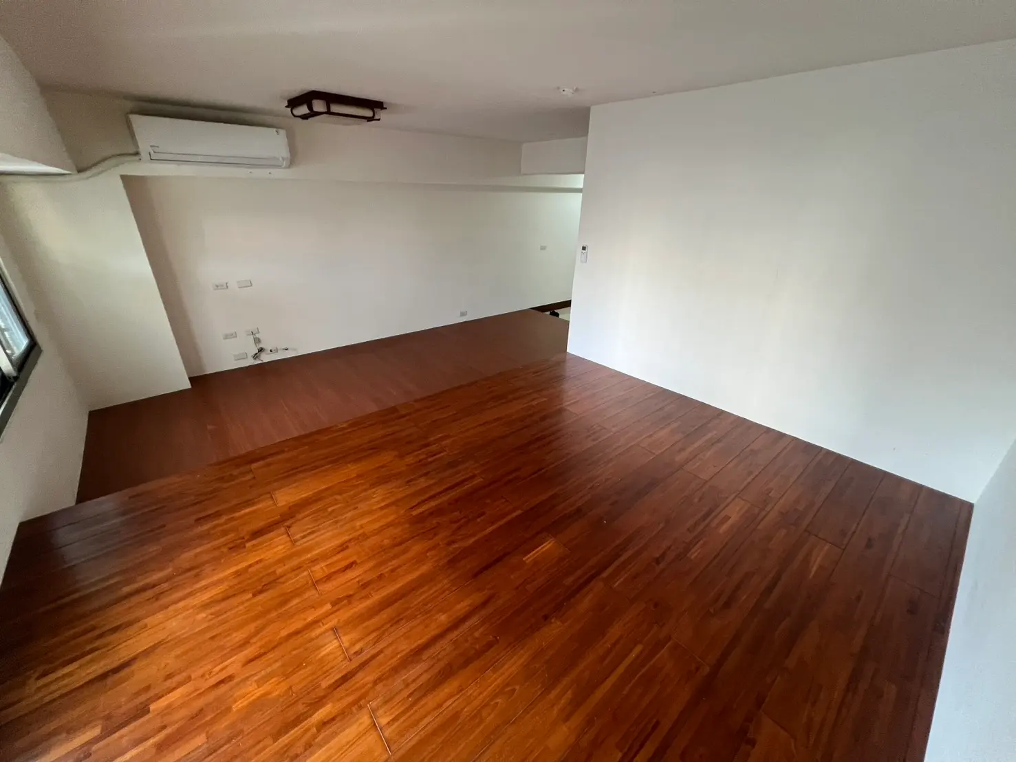 1 room apartment for rent TWD 13 000 - 12 ping - Sinsing District, Kaohsiung City slide 1