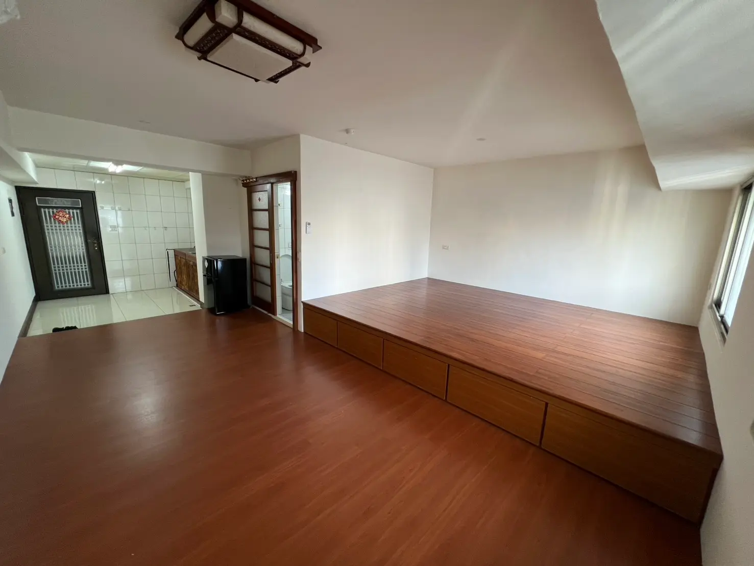 1 room apartment for rent TWD 13 000 - 12 ping - Sinsing District, Kaohsiung City slide 0
