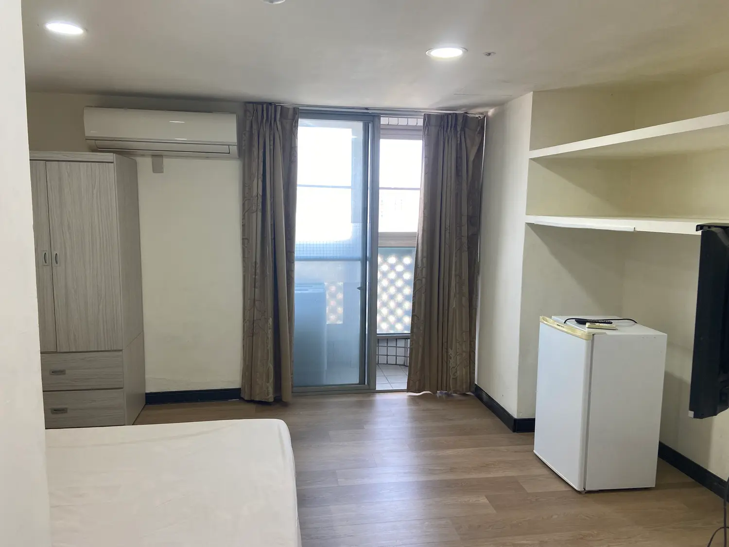 Studio apartment for rent in West District, Taichung City | NT$ 11 000 | 7 ping slide 3