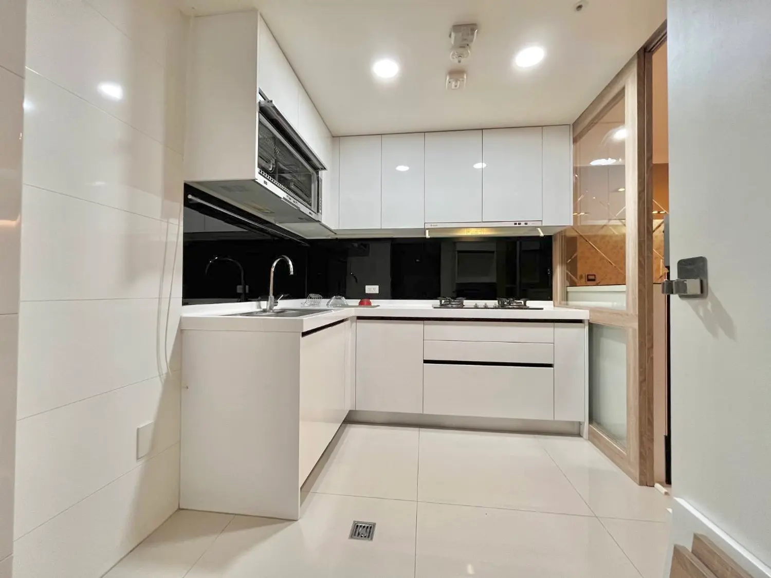 3 bedrooms apartment for rent TWD 35 000 - 61 ping - North District, Taichung City slide 4