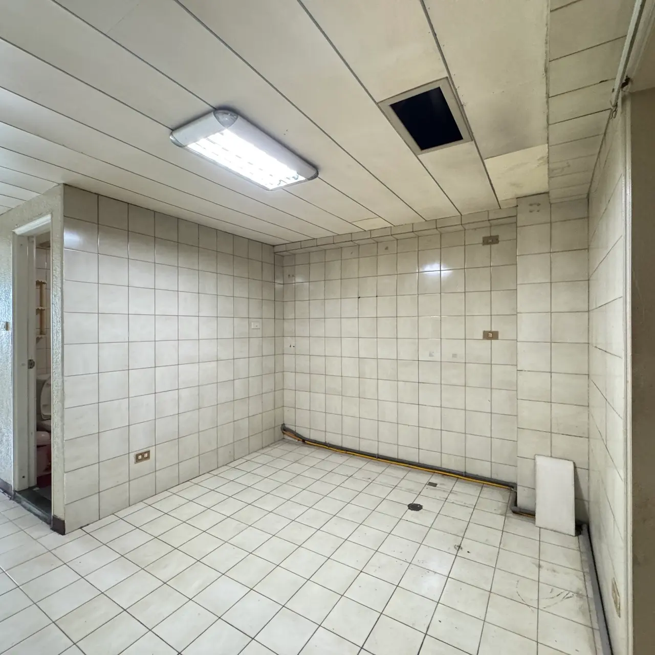 3 bedrooms apartment for sale in Songshan District, Taipei City | TWD 28 800 000 | 22 ping slide 4