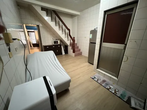 1 room townhouse for rent in Fengshan District, Kaohsiung City | NT$ 32 000 | 60 ping slide 3
