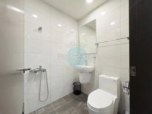 Apartment for rent TWD 33 900 - Section 2, Yonghua Road - 3 bedrooms