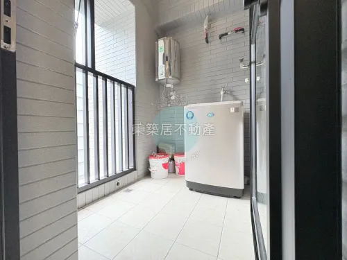Apartment for rent TWD 33 900 - Section 2, Yonghua Road - 3 bedrooms