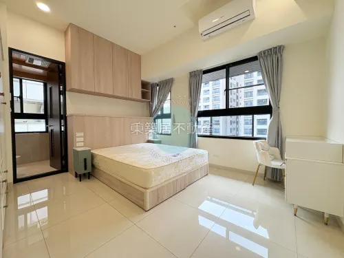 Apartment for rent TWD 39 000 - Section 2, Yonghua Road - 3 bedrooms