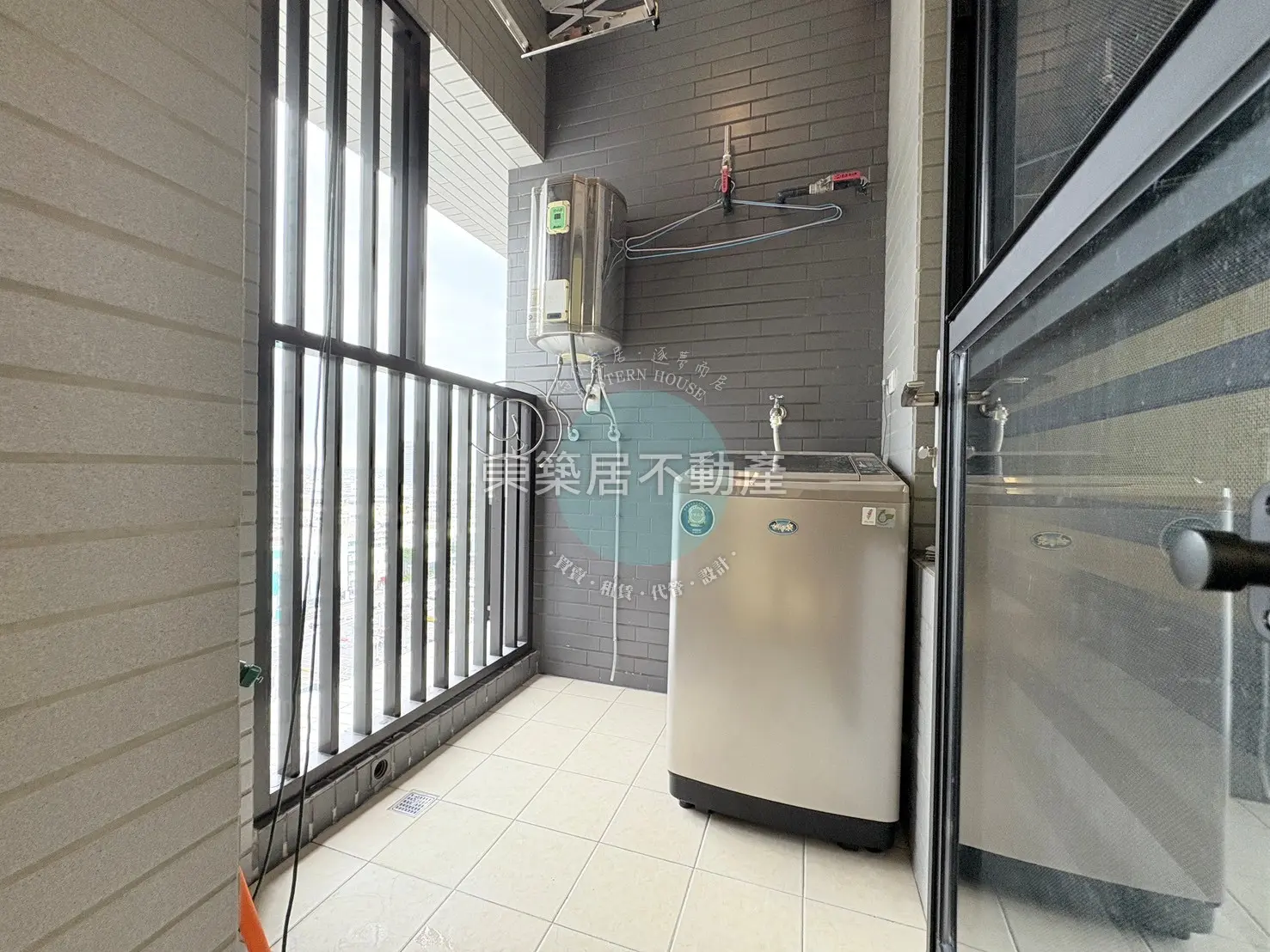 2 bedrooms apartment for rent in Anping District, Tainan City | NT$ 28 800 | 17 ping slide 14