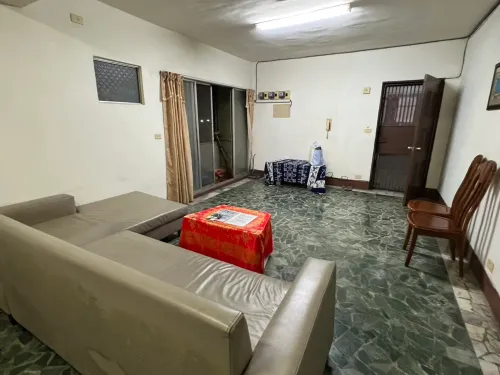 Room for rent NT$ 6 000 - Zhongshan East Road - 3 bedrooms