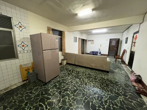 Room for rent NT$ 6 000 - Zhongshan East Road - 3 bedrooms