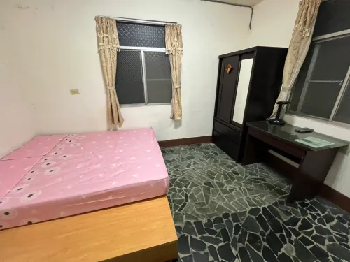 Room for rent NT$ 6 000 - Zhongshan East Road - 3 bedrooms