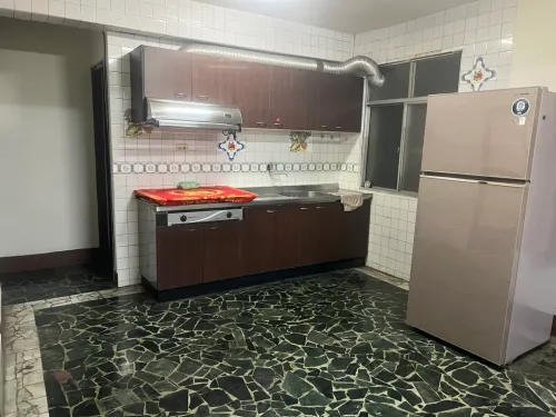 Room for rent NT$ 6 000 - Zhongshan East Road - 3 bedrooms