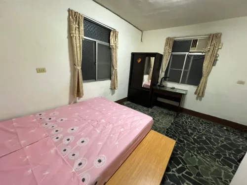 Room for rent NT$ 6 000 - Zhongshan East Road - 3 bedrooms