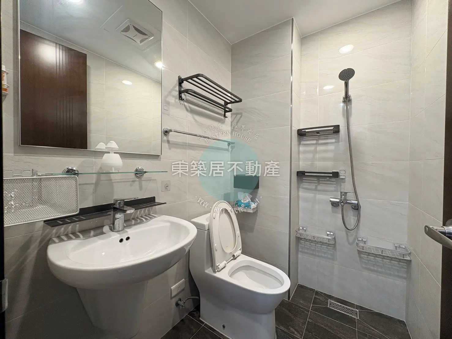 2 bedrooms apartment for rent in West Central District, Tainan City | NT$ 28 800 | 13 ping slide 12