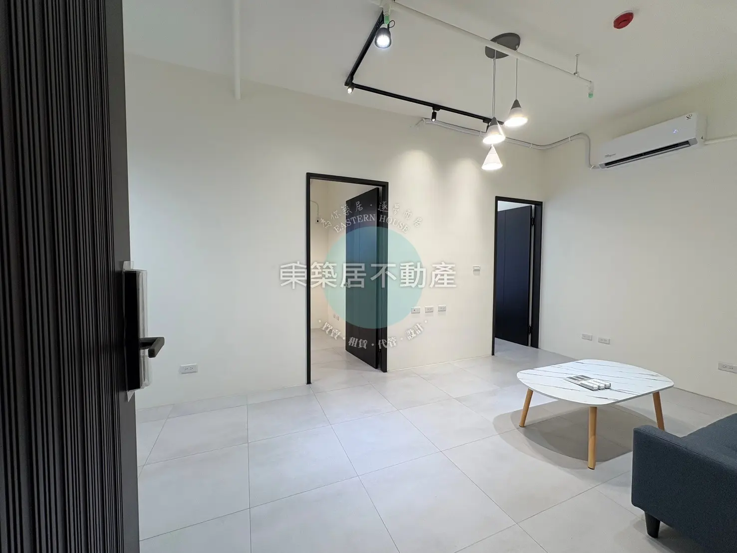 2 bedrooms apartment for rent in Annan District, Tainan City | NT$ 25 000 | 13 ping slide 1