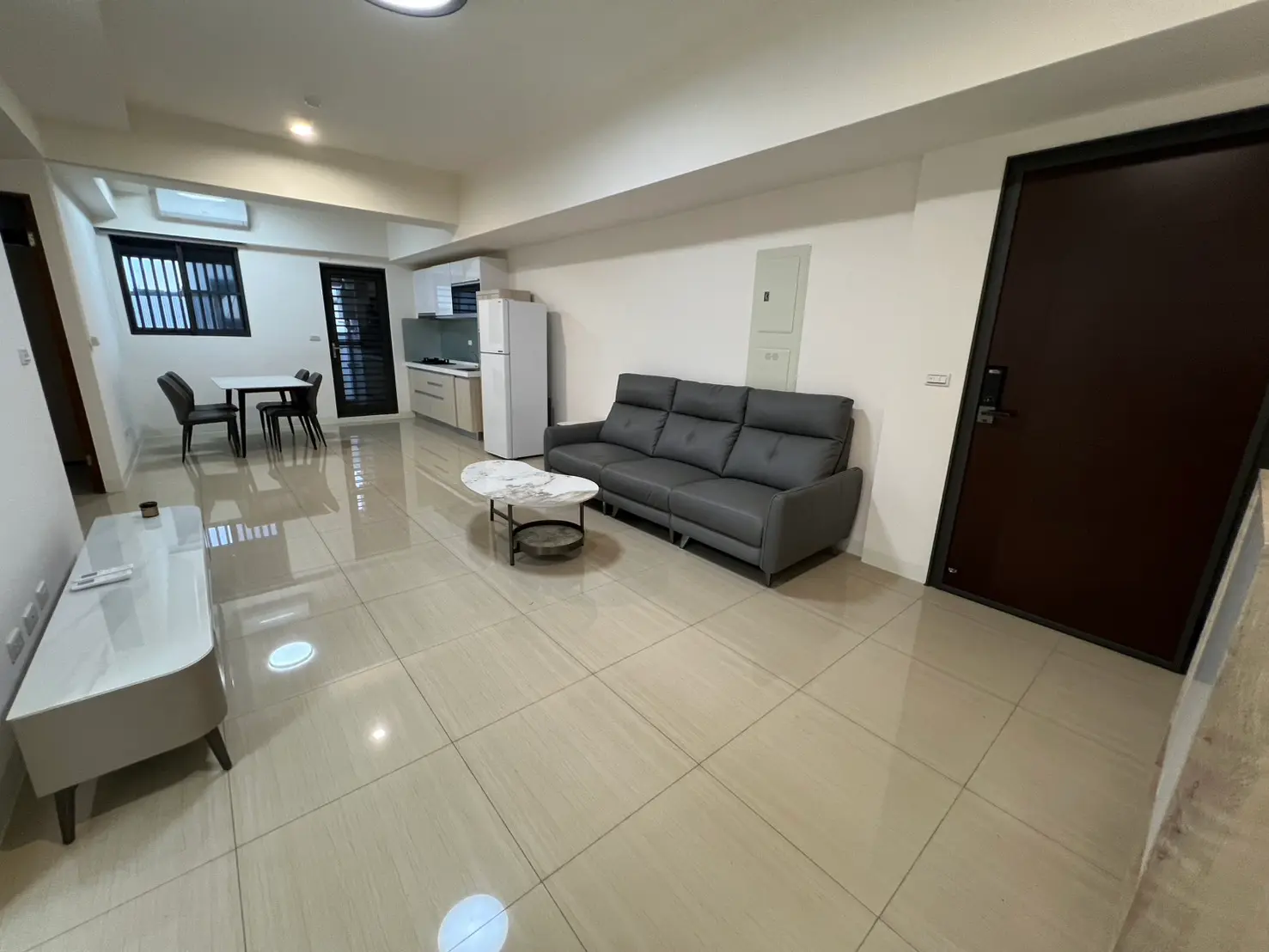 3 bedrooms apartment for rent in Sanmin District, Kaohsiung City | NT$ 35 000 | 25 ping slide 1