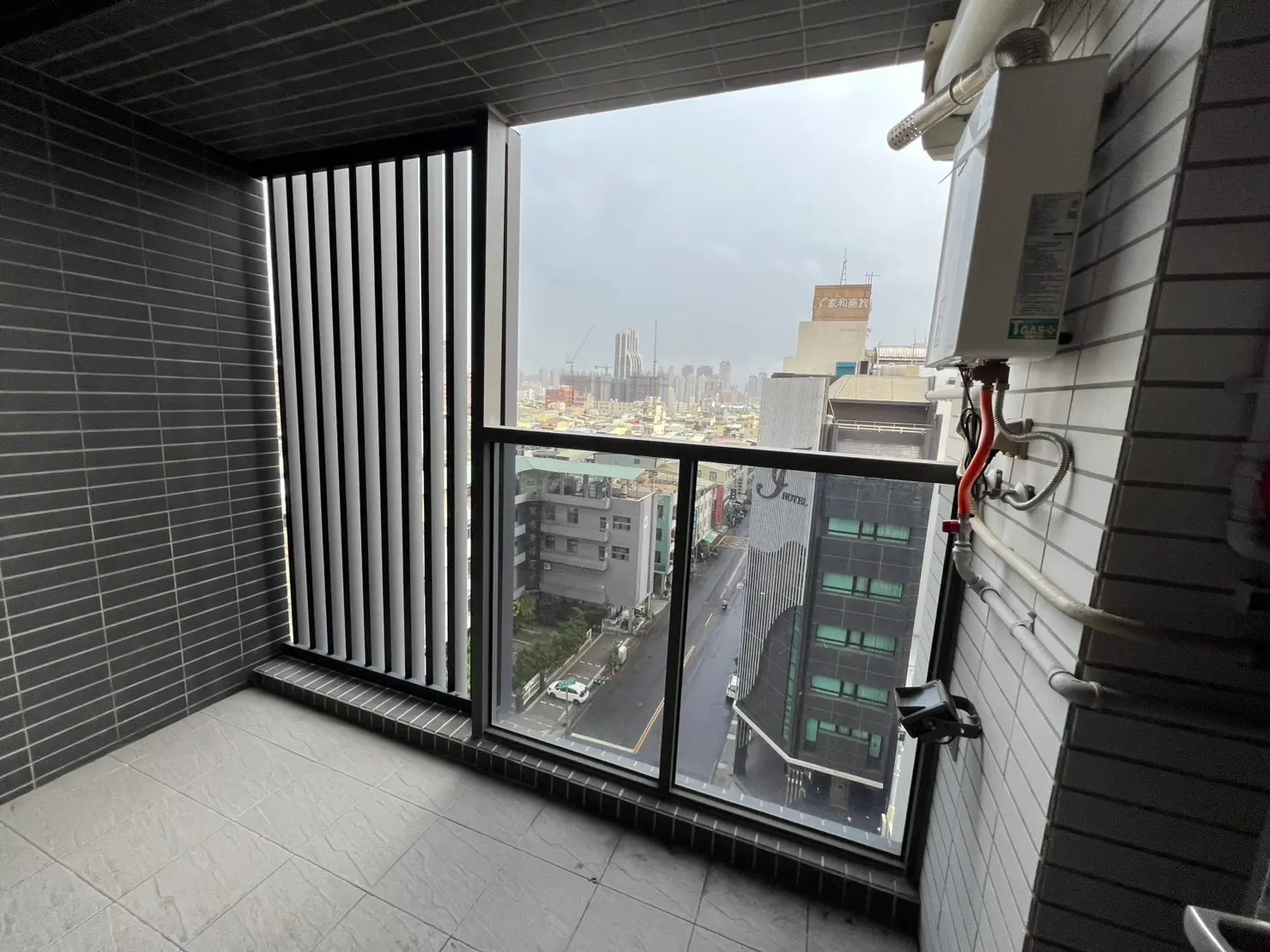 3 bedrooms apartment for rent in Sanmin District, Kaohsiung City | NT$ 35 000 | 25 ping slide 5