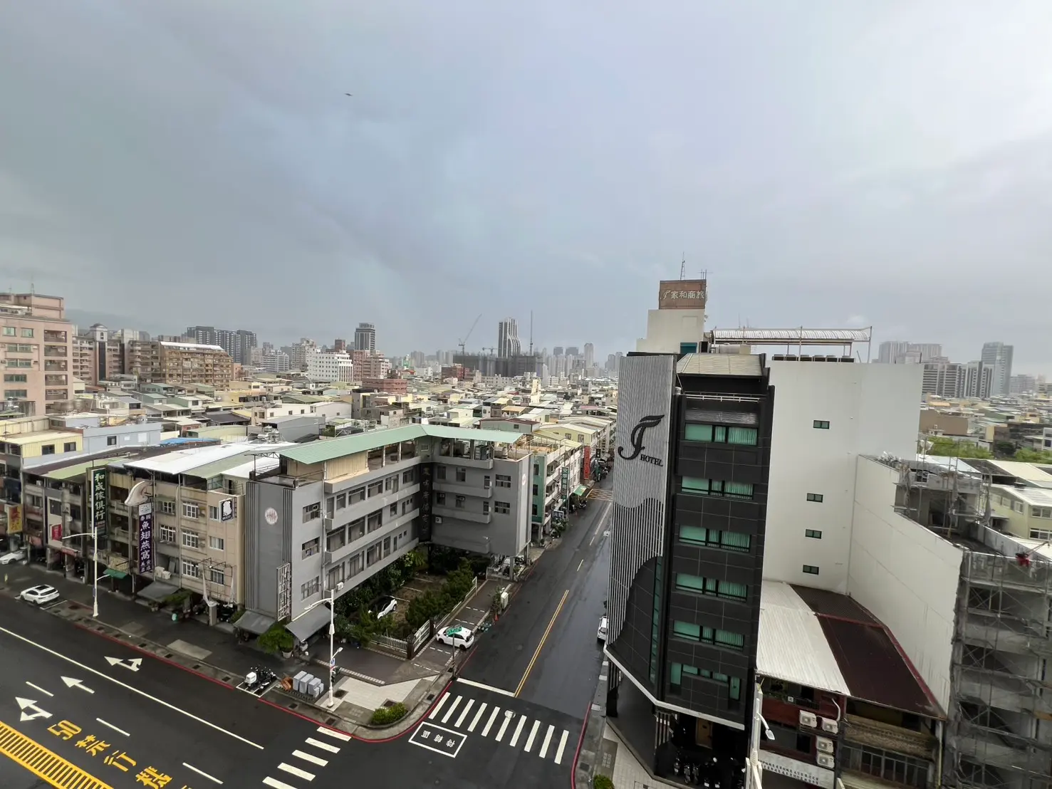 3 bedrooms apartment for rent in Sanmin District, Kaohsiung City | NT$ 35 000 | 25 ping slide 6