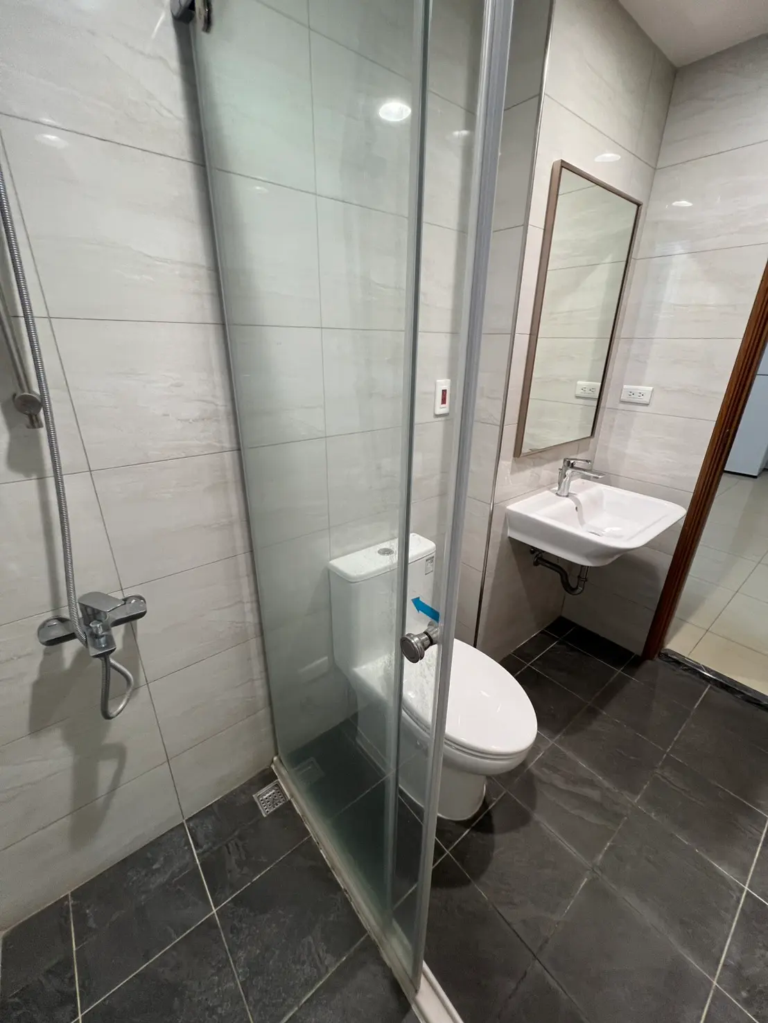 3 bedrooms apartment for rent in Sanmin District, Kaohsiung City | NT$ 35 000 | 25 ping slide 8