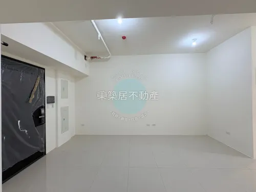 3 bedrooms apartment for sale in Sanmin District, Kaohsiung City | NT$ 14 880 000 | 20 ping slide 1