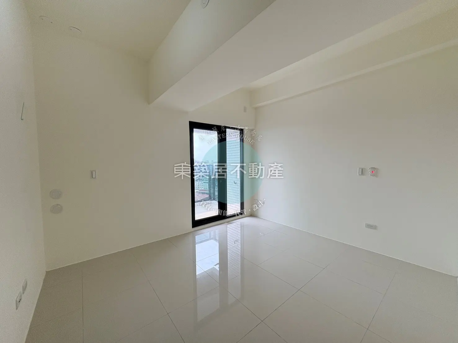 3 bedrooms apartment for sale in Sanmin District, Kaohsiung City | NT$ 14 880 000 | 20 ping slide 3