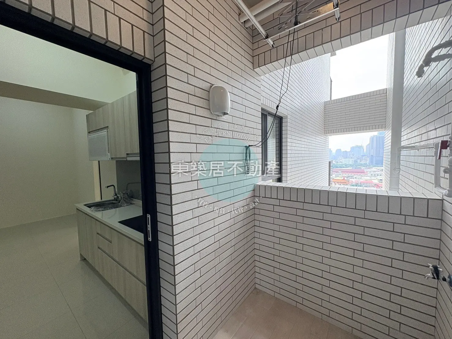 3 bedrooms apartment for sale in Sanmin District, Kaohsiung City | NT$ 13 880 000 | 20 ping slide 10