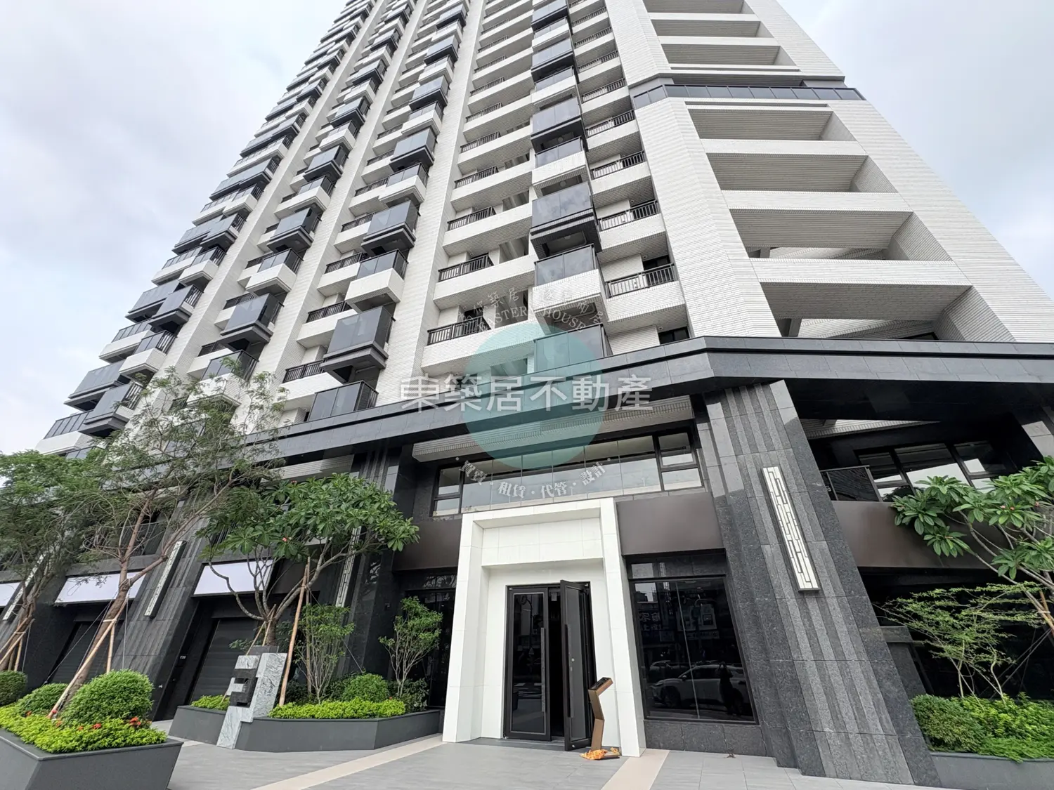3 bedrooms apartment for sale in Sanmin District, Kaohsiung City | NT$ 14 880 000 | 20 ping slide 13