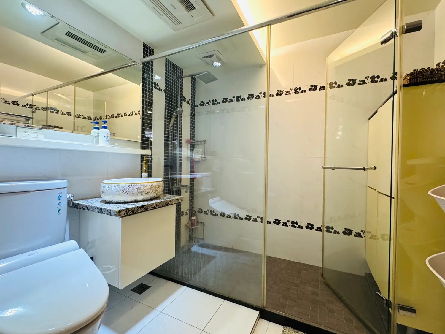 3 bedrooms apartment for sale TWD 68 888 888 - 56 ping - Songshan District, Taipei City slide 3
