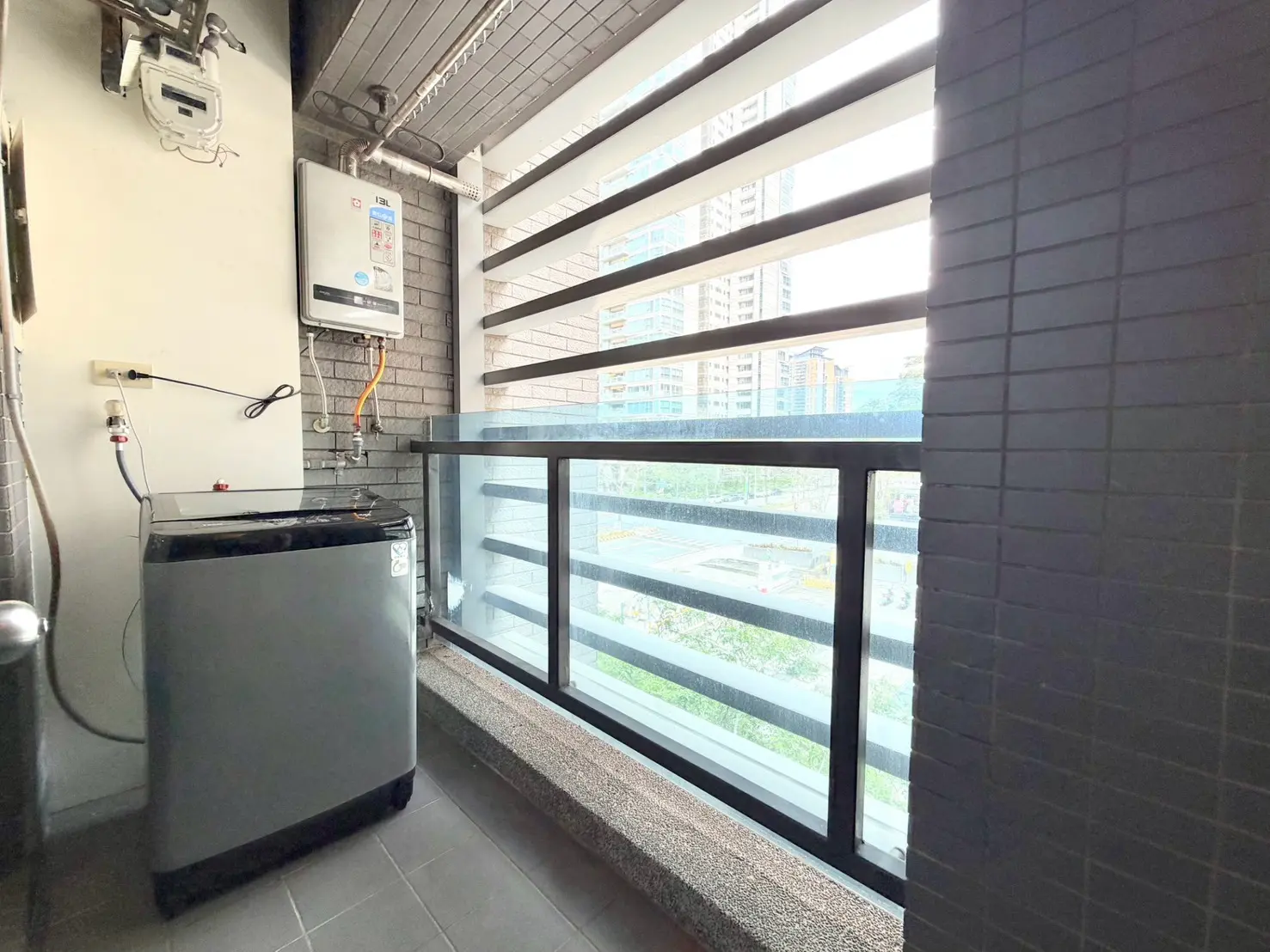 1 room apartment for rent in Xitun District, Taichung City | NT$ 26 000 | 20 ping slide 19