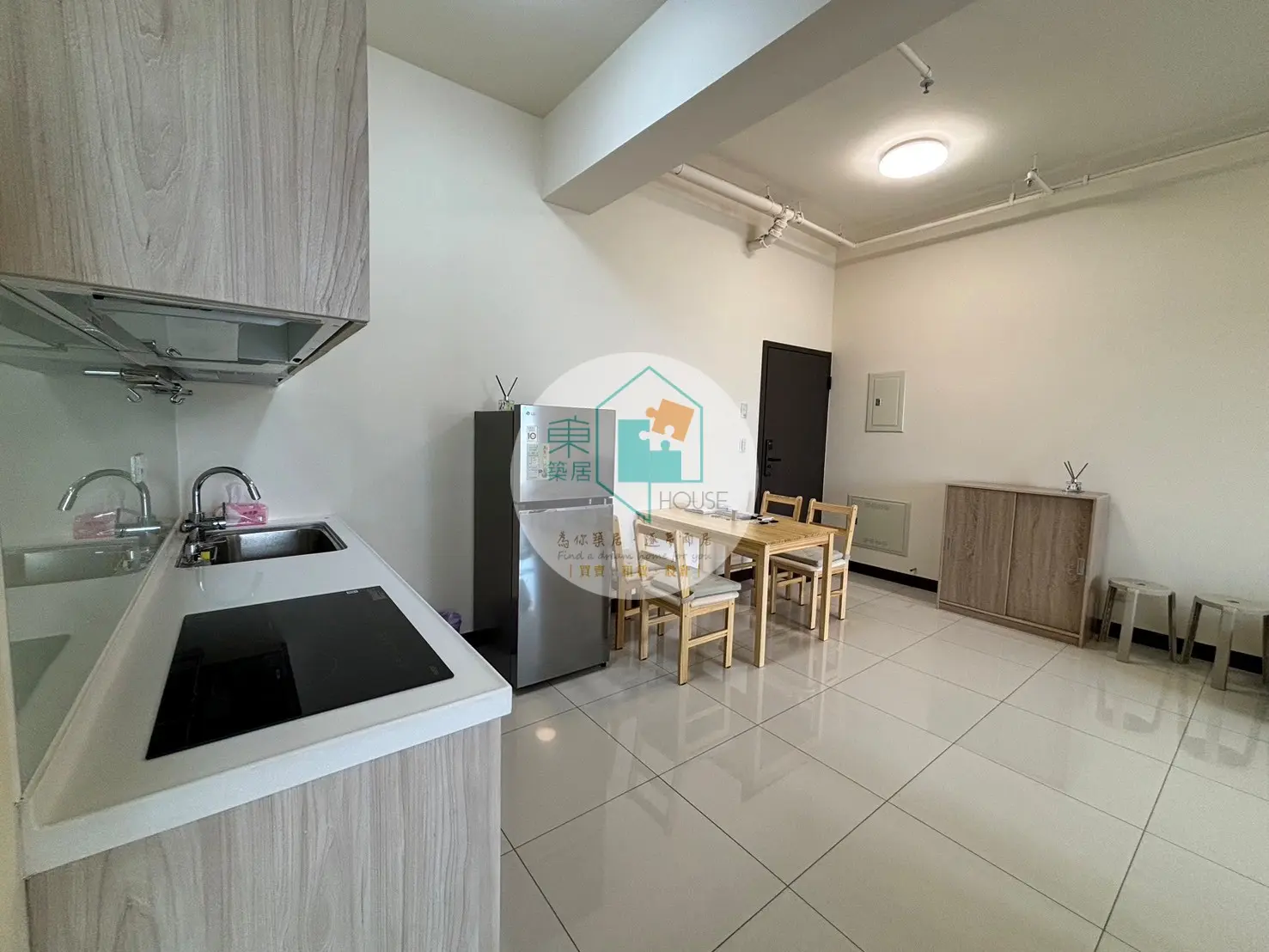 3 bedrooms apartment for rent in Nanzih District, Kaohsiung City | TWD 33 800 | 21 ping slide 1