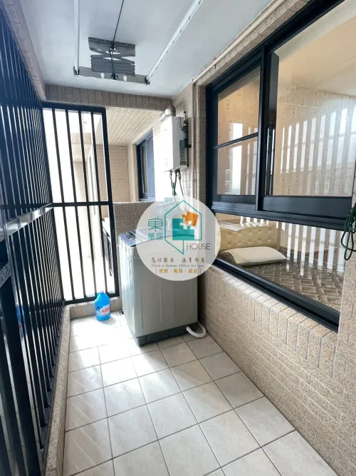 Apartment for rent TWD 42 800 - Section 2, Yonghua Road - 3 bedrooms
