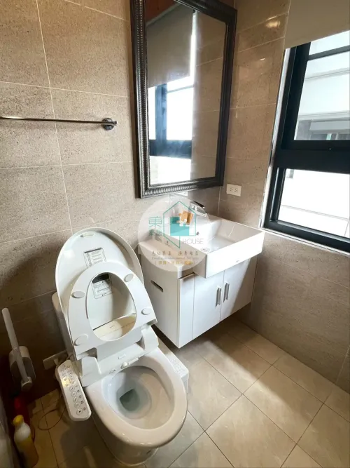 Apartment for rent TWD 42 800 - Section 2, Yonghua Road - 3 bedrooms