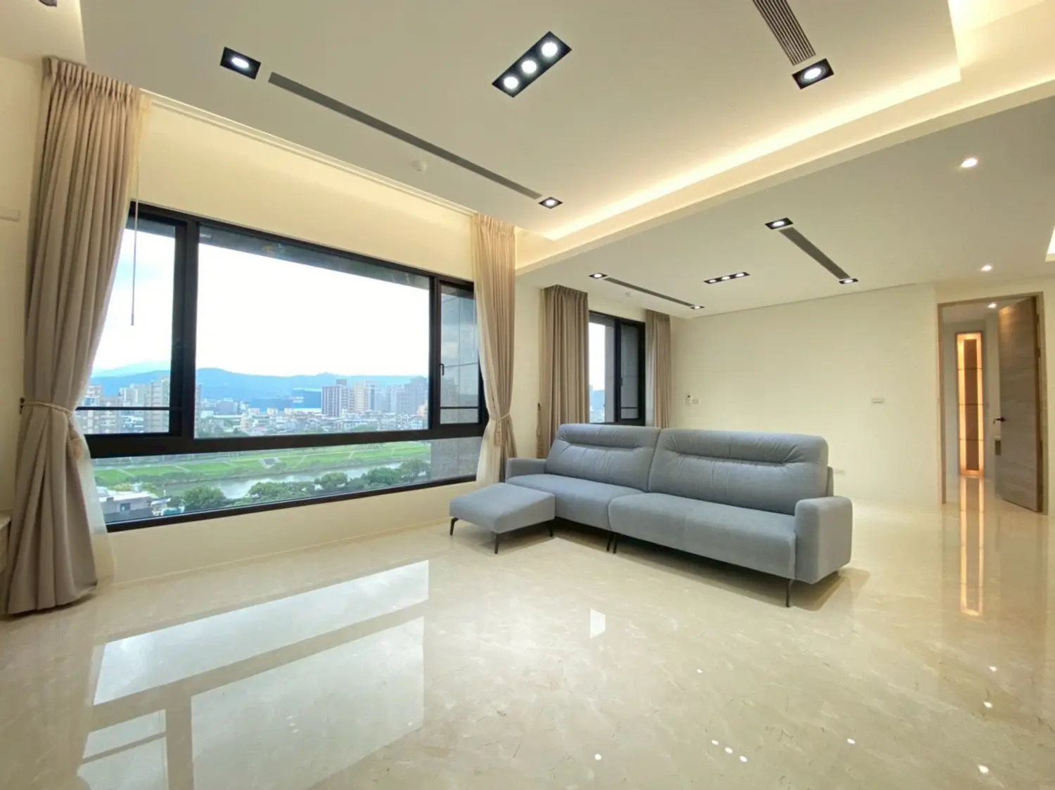 3 bedrooms apartment for sale TWD 77 000 000 - 35 ping - Nangang District,Taipei City slide 0