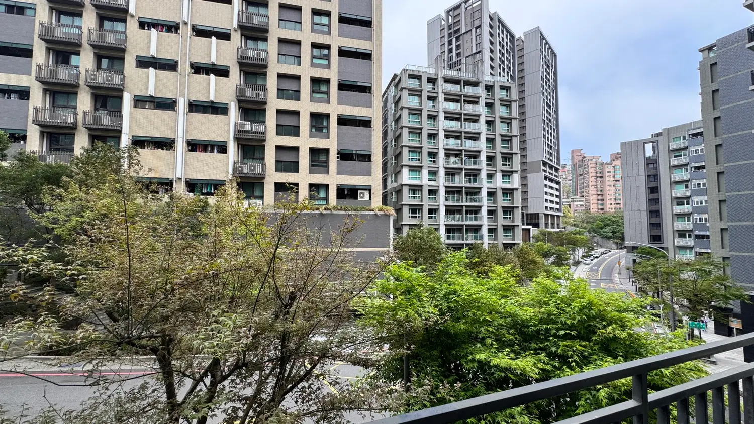 2 bedrooms apartment for sale in Tamsui District, New Taipei City | TWD 11 990 000 | 16 ping slide 2