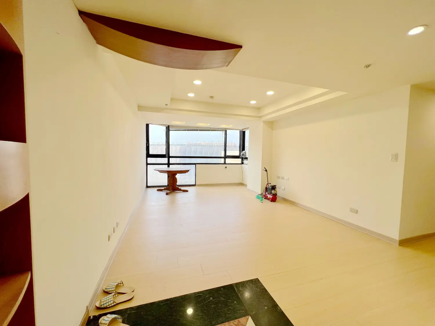 3 bedrooms apartment for sale TWD 59 800 000 - 26 ping - Taipei City,Songshan District slide 1