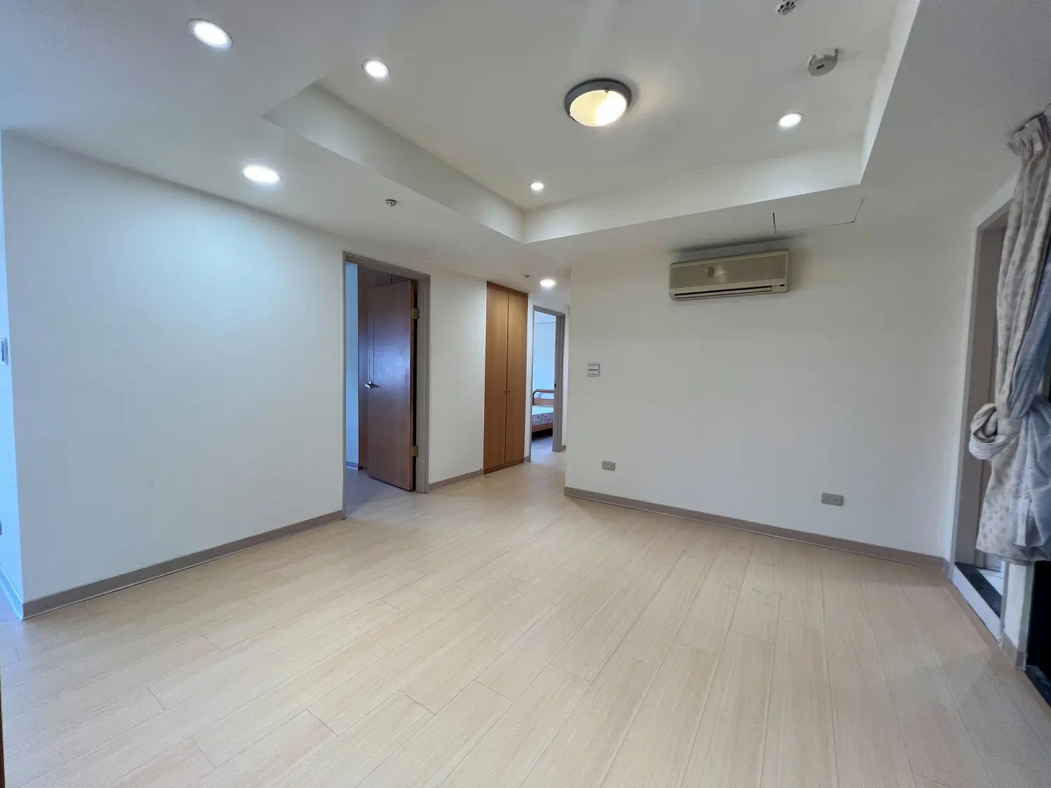 3 bedrooms apartment for sale TWD 59 800 000 - 26 ping - Taipei City,Songshan District slide 4
