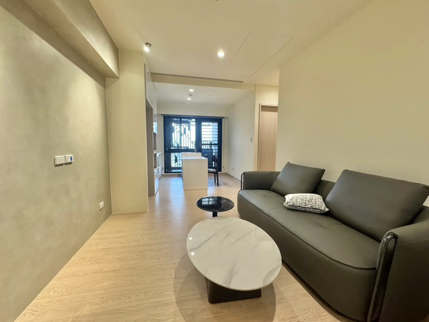 3 bedrooms apartment for rent in Xitun District, Taichung City | NT$ 39 000 | 35 ping slide 1