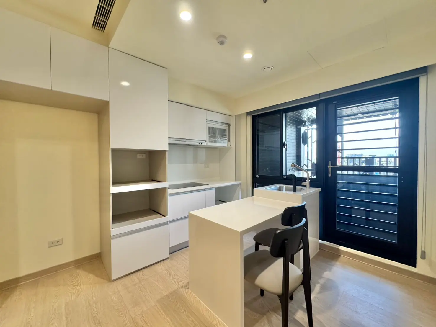 3 bedrooms apartment for rent in Xitun District, Taichung City | NT$ 39 000 | 35 ping slide 3