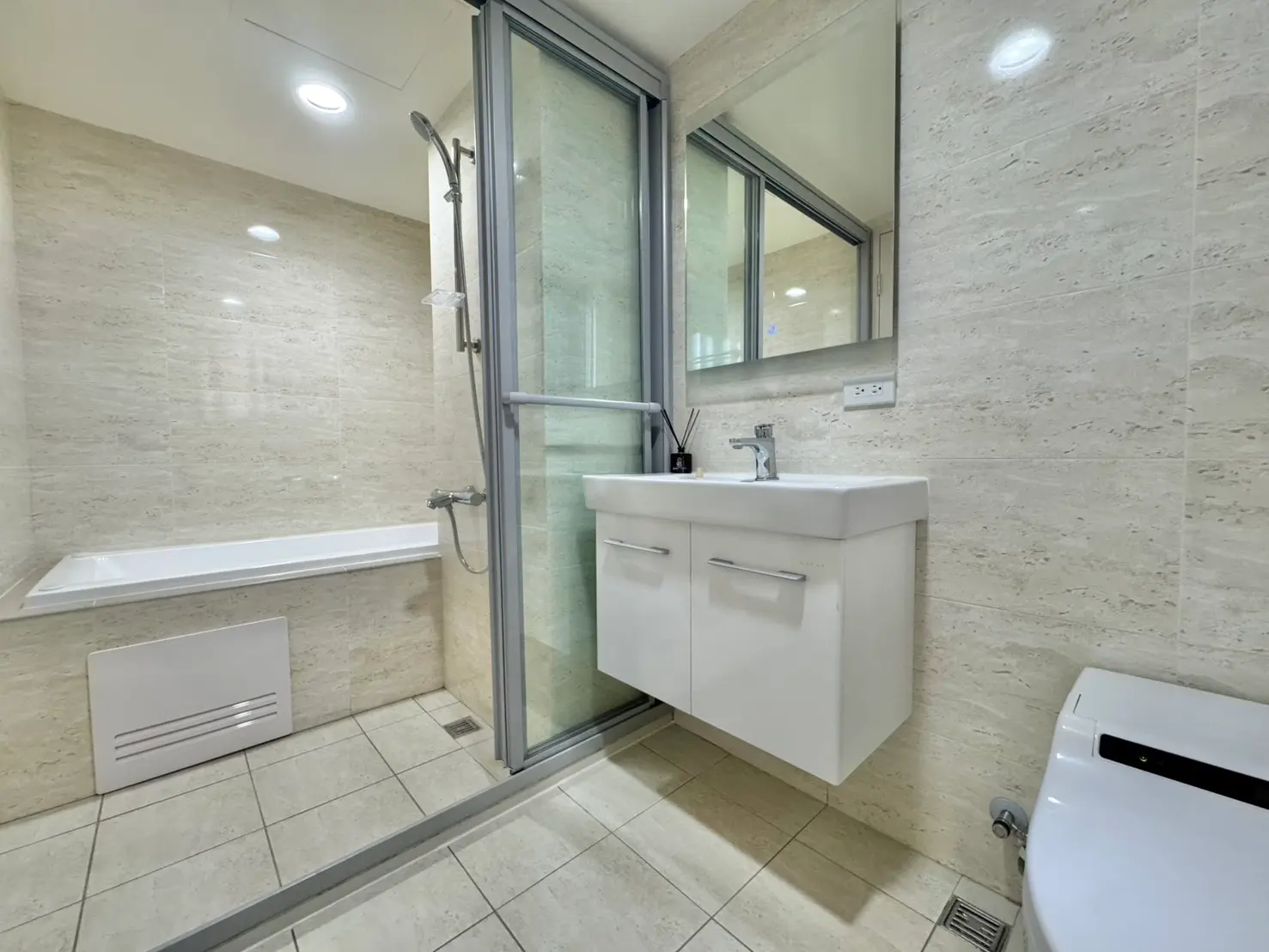 3 bedrooms apartment for rent in Xitun District, Taichung City | NT$ 39 000 | 35 ping slide 12