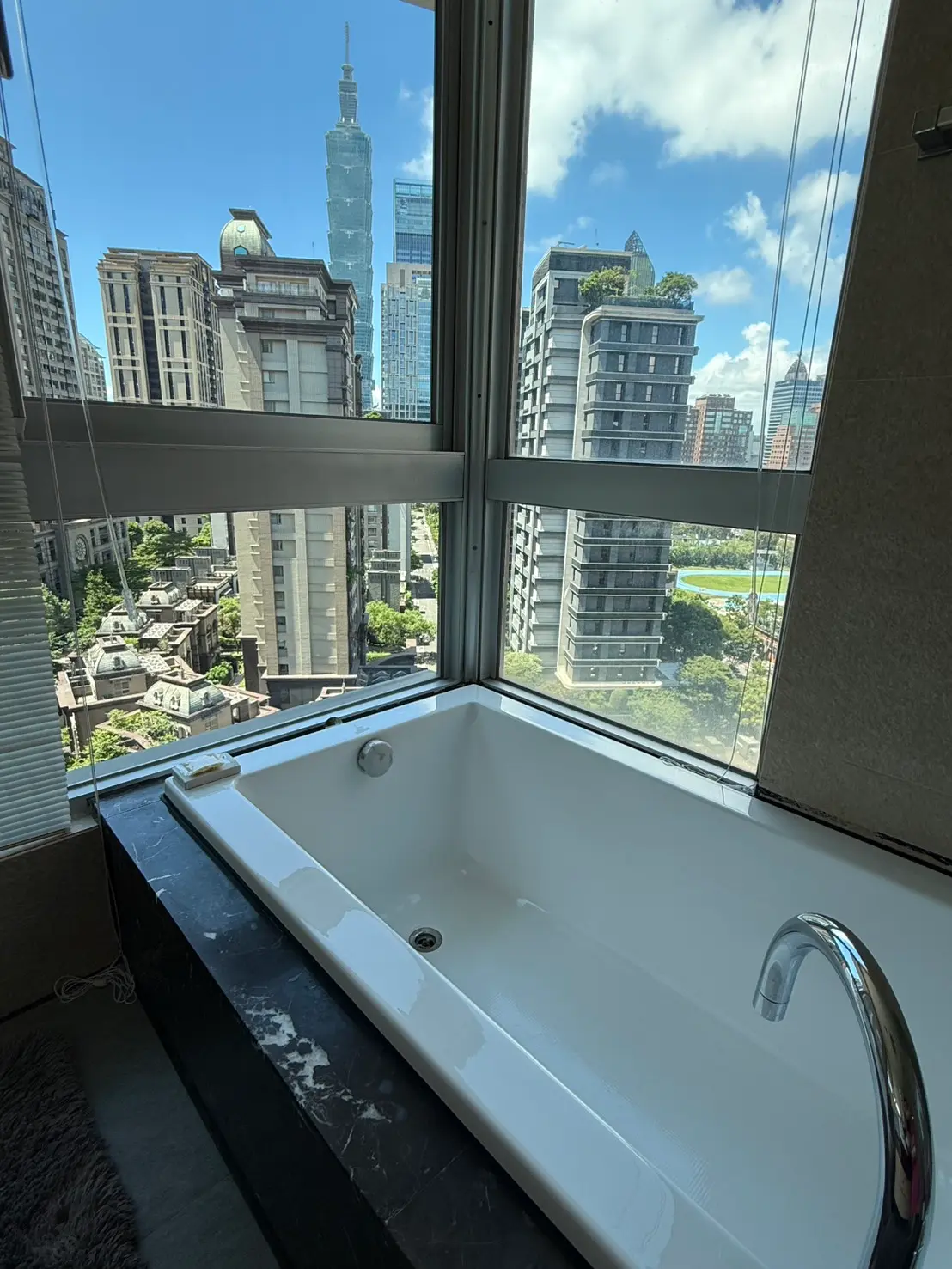 1 room apartment for rent in Xinyi District, Taipei City | NT$ 68 000 | 17 ping slide 12