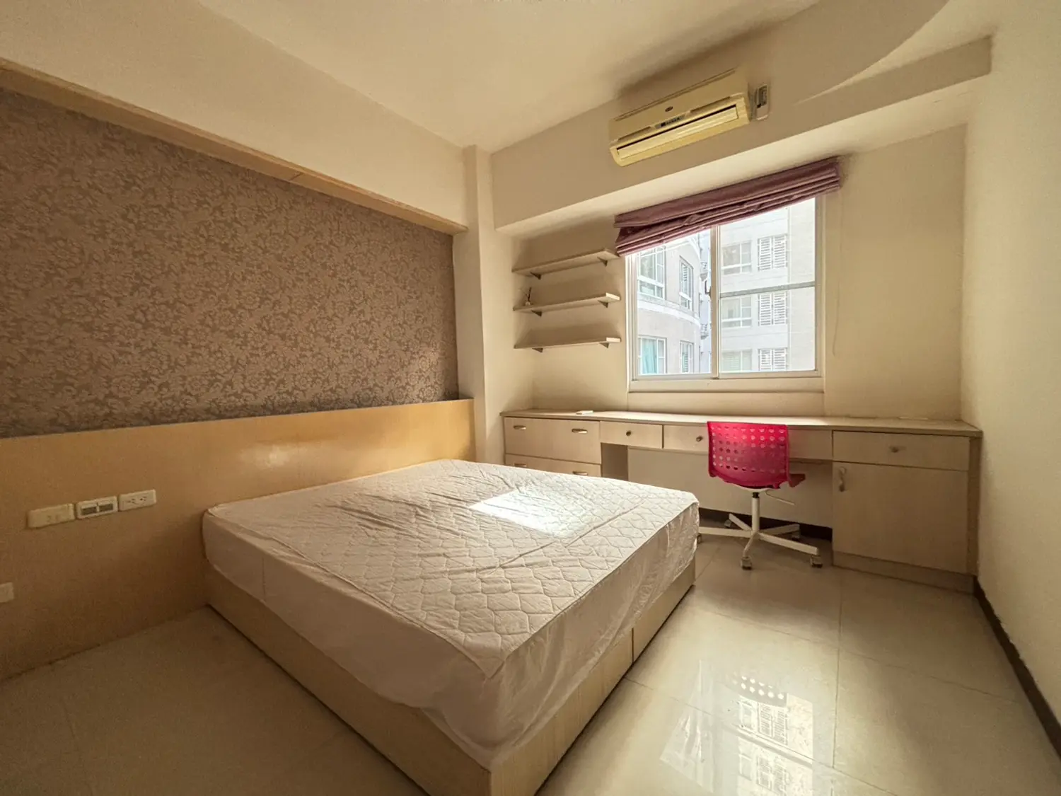 Studio apartment for rent TWD 25 000 - 22 ping - Gushan District,Kaohsiung City slide 1