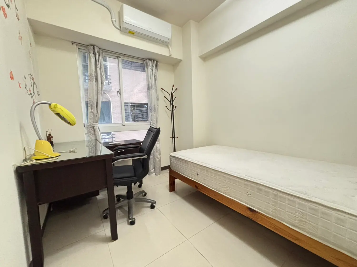 Studio apartment for rent TWD 25 000 - 22 ping - Gushan District,Kaohsiung City slide 5