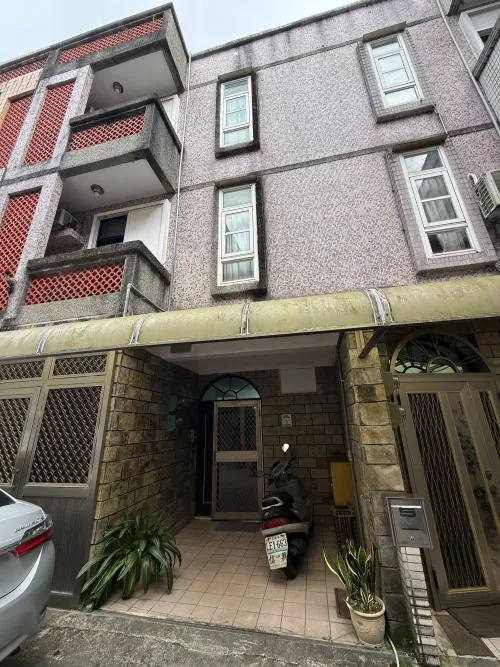 Townhouse for sale NT$ 11 980 000 - 泰山路七結巷40弄 - 5 bedrooms