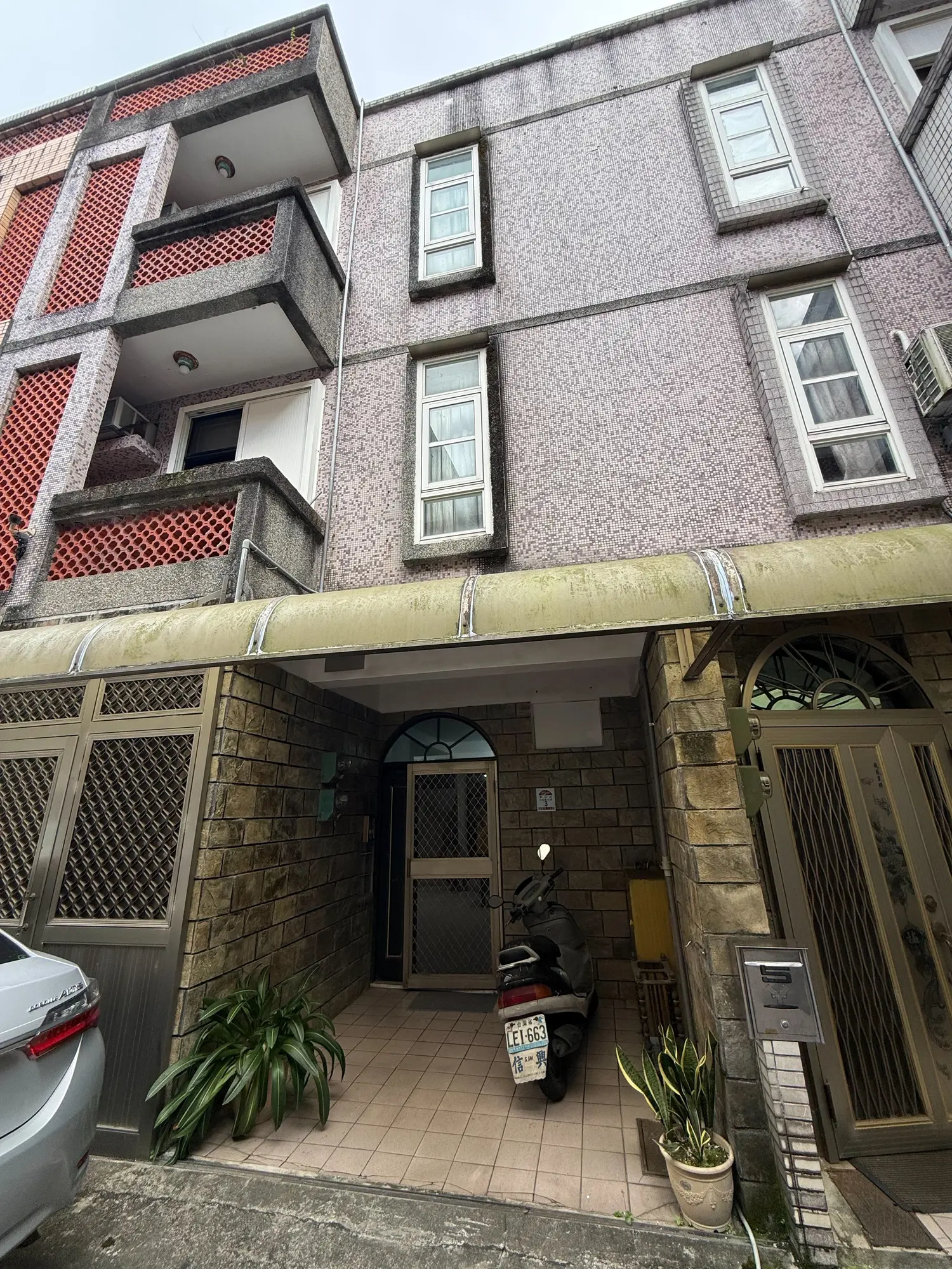 5 bedrooms townhouse for sale in Yilan City, Yilan County | NT$ 11 980 000 | 61 ping slide 0