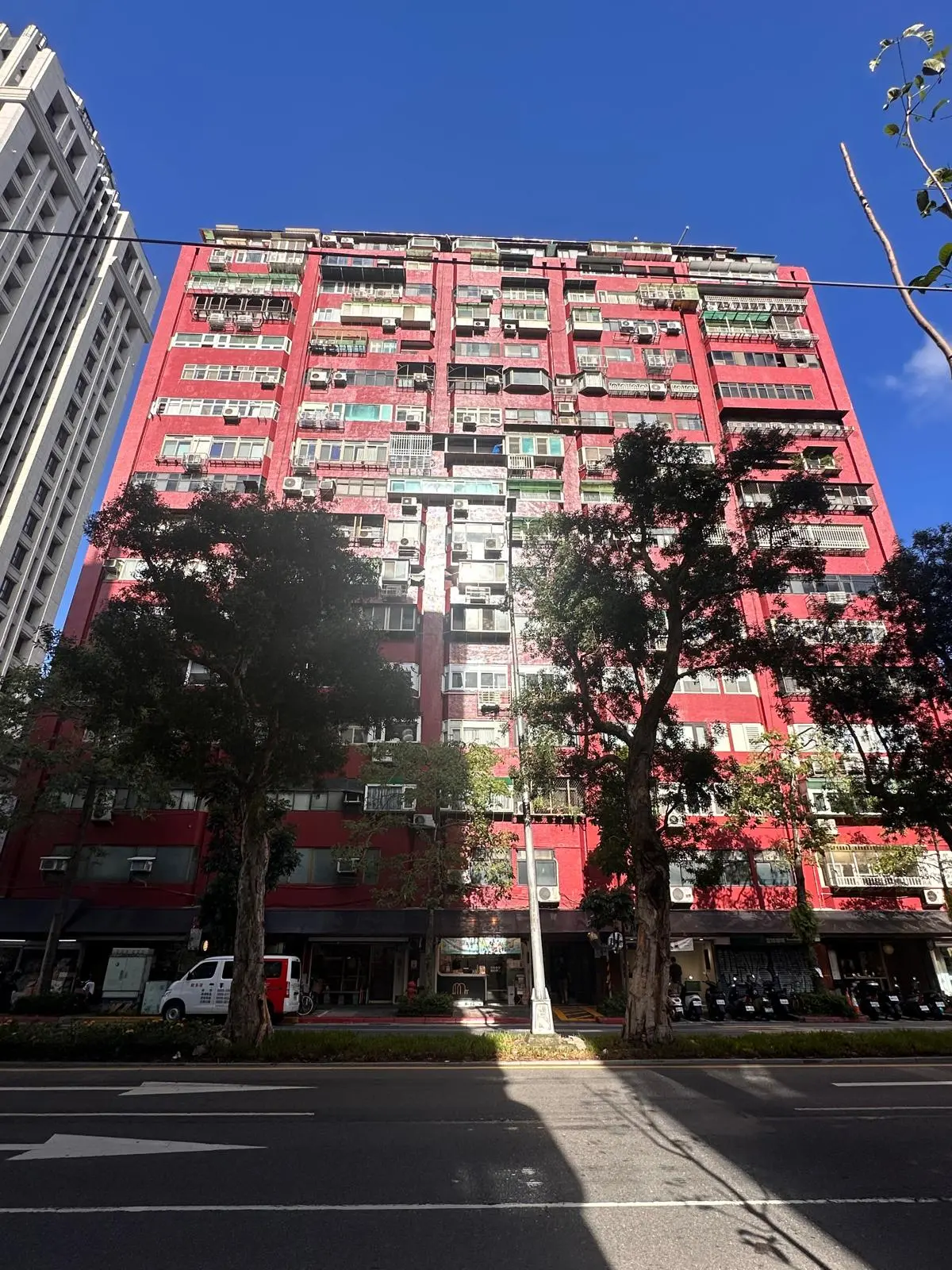 1 room apartment for rent in Daan District, Taipei City | NT$ 30 000 | 18 ping slide 0