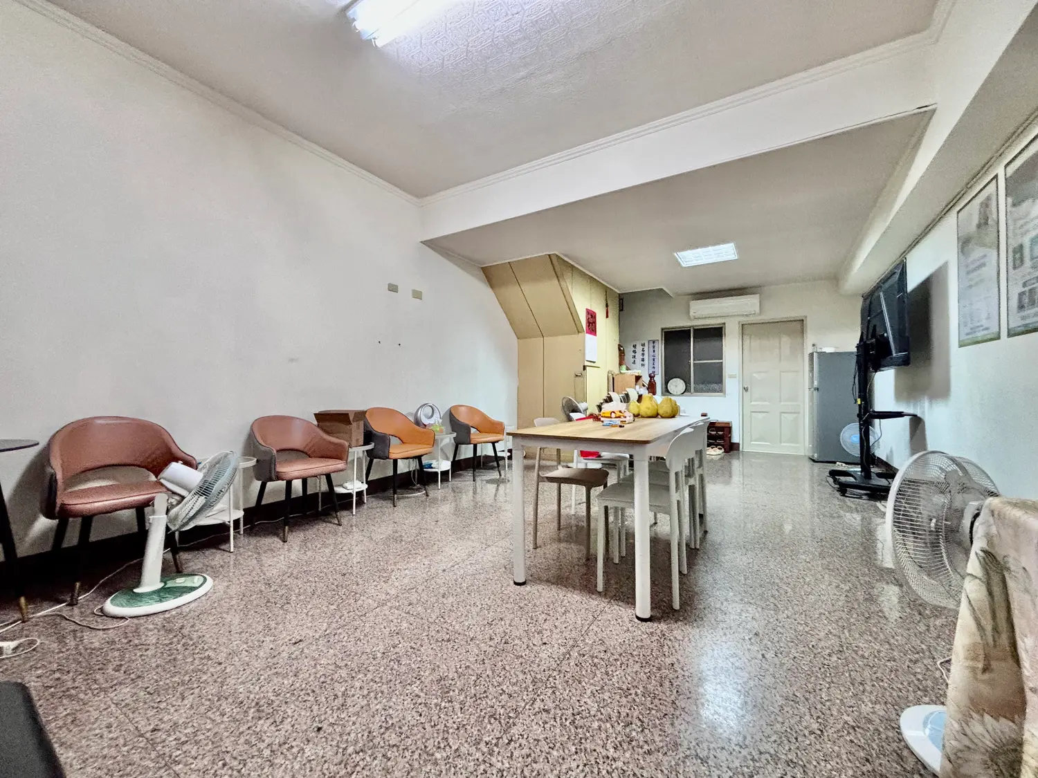 Street shop for sale in Zuoying District, Kaohsiung City | NT$ 16 880 000 | 31 ping slide 3